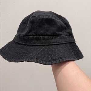 Aritzia TNA NWT Bucket Hat Washed BlackJean Denim Hat - Size M/L